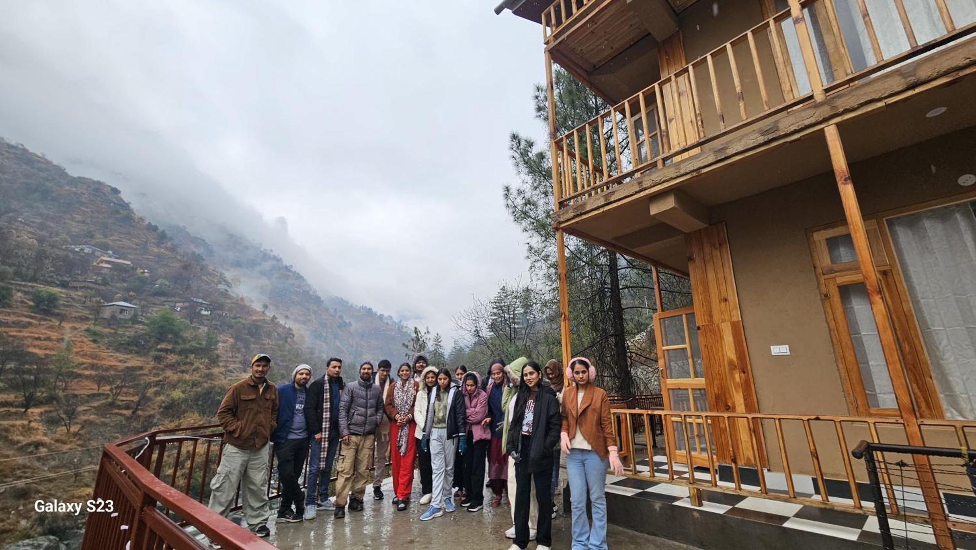 The Fiza Retreat Tirthan Banjar Luaran gambar