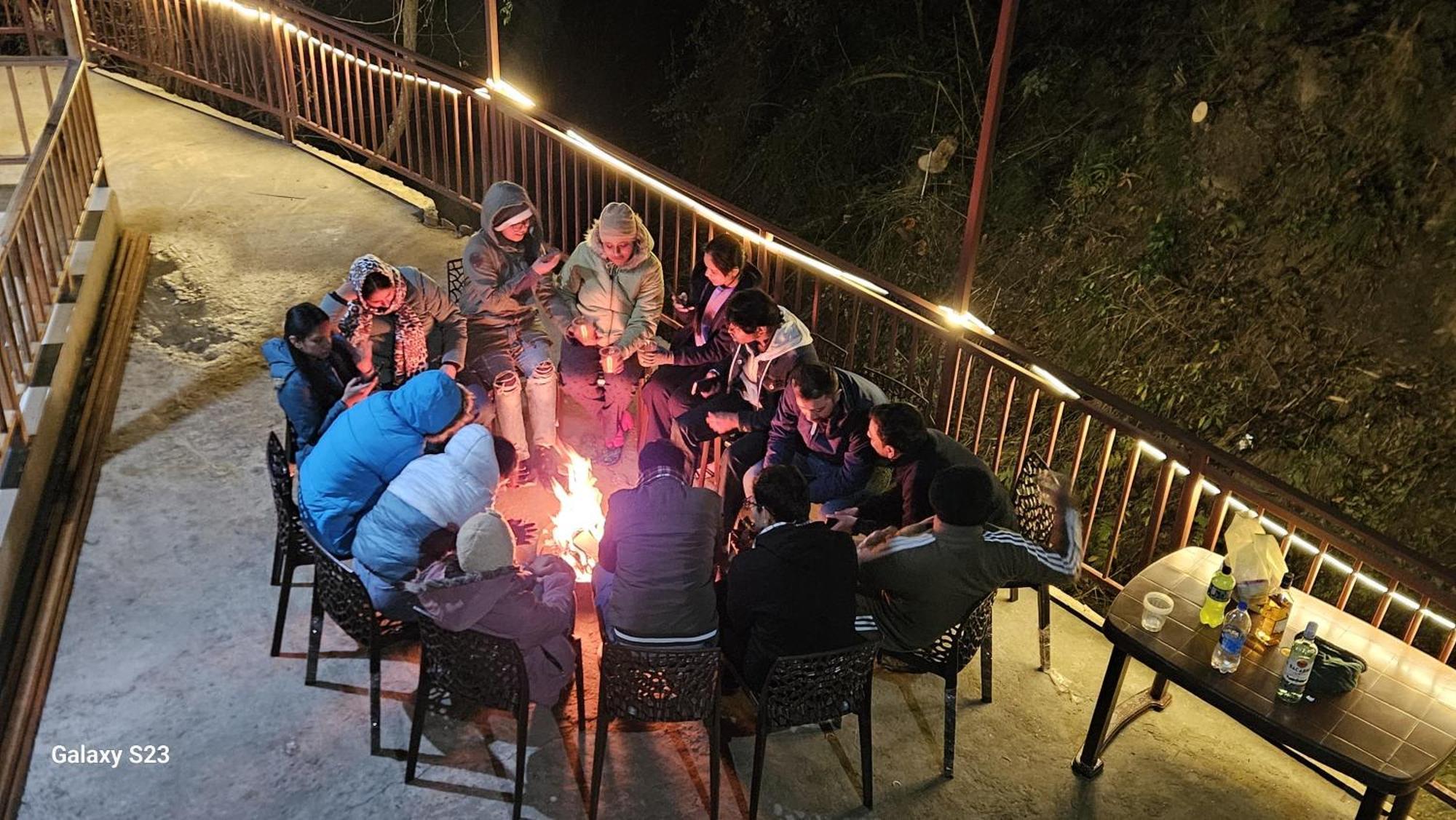 The Fiza Retreat Tirthan Banjar Luaran gambar